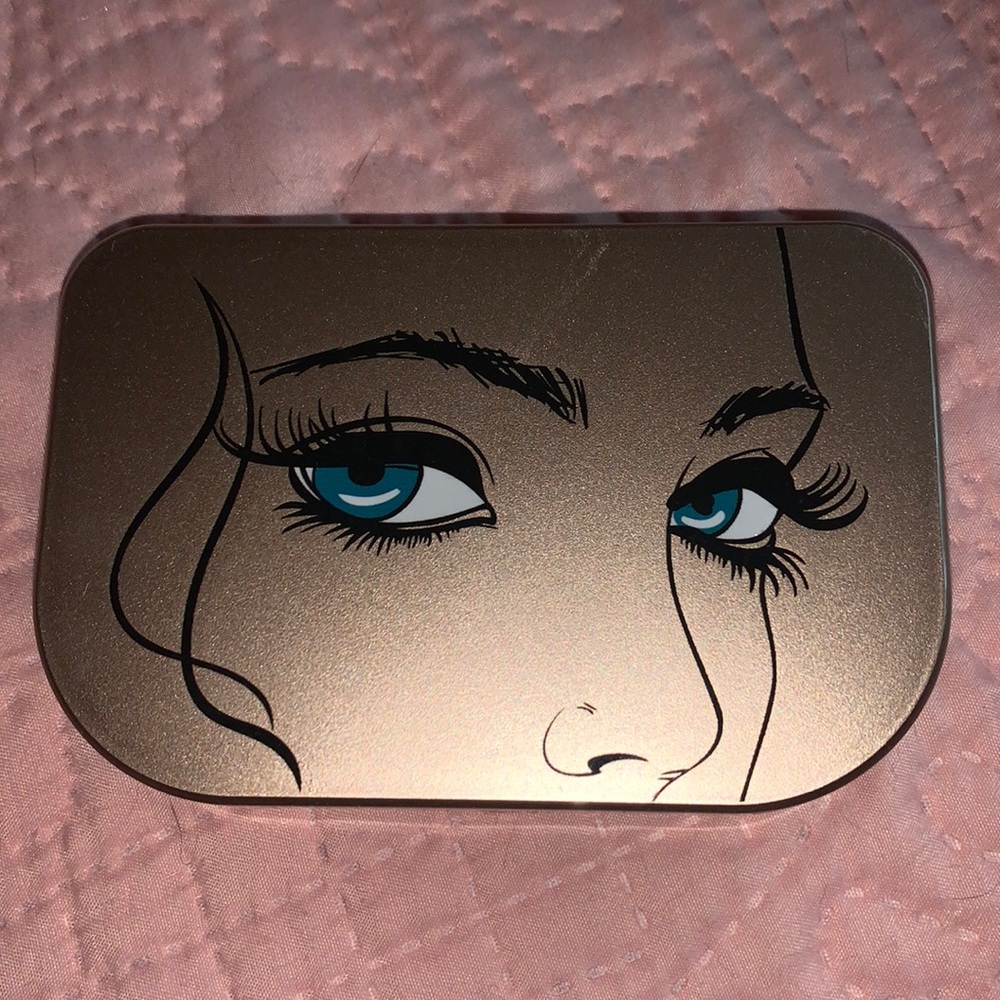 False lash travel case with mirror!